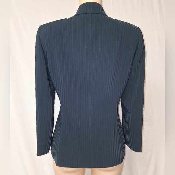 TAHARI elegant Classic Navy Pinstripe Women's Blazer Size 10p - Picture 15 of 16